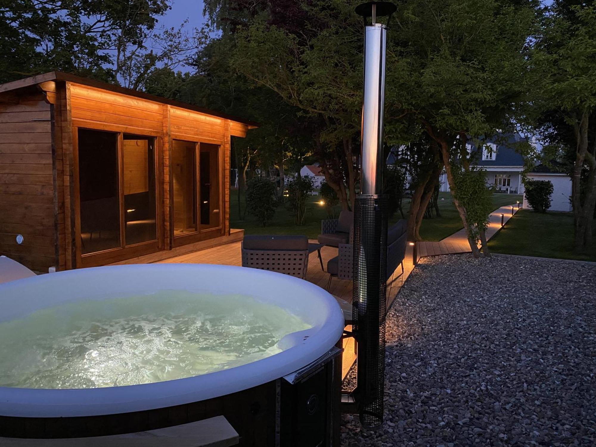 Landhaus Luetjenhof Hotel Grossenbrode Exterior photo